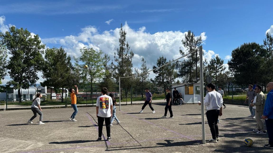 19 Mayıs Gençlik Haftası'nda Voleybol Takımlarımız Sahada...